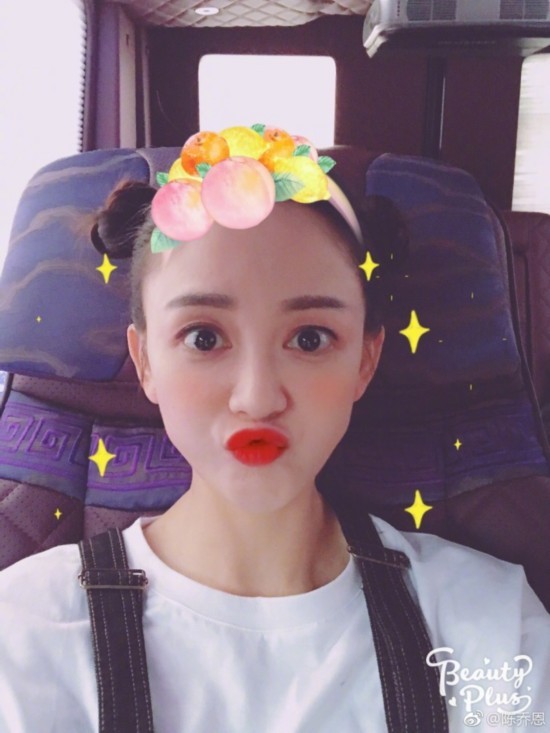 迪丽热巴景甜娜扎戚薇 女星扎哪吒头比美谁最