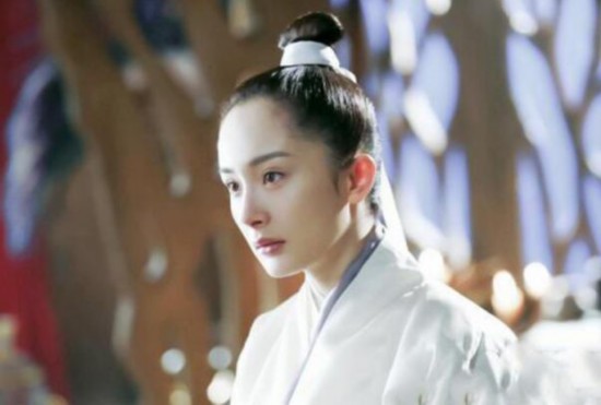 杨幂在三生三世十里桃花里饰演的司音.