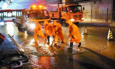 北京出现暴雨上清桥出现深30厘米积水 13分钟积水排净