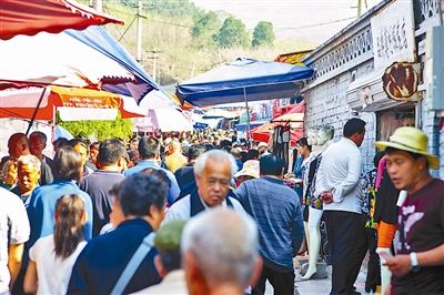 再见！法海寺早市：石景山最大的早市已有17年的历史