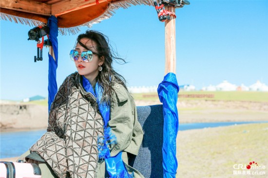 明道王鸥赴草原 王鸥变套马汉子女友力升级