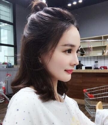 杨幂替身私照美翻卓亨瑜大量私照外流与本尊神