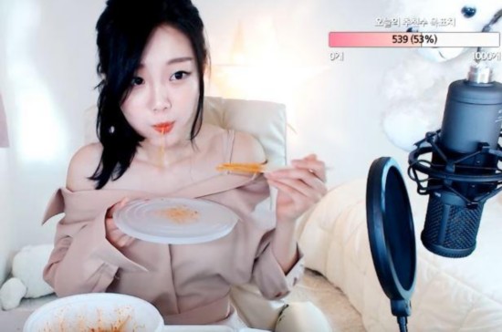 主播向王思聪讨薪 熊猫直播回应讨薪国民老公