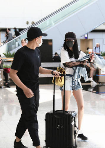 杨幂刘恺威夫妻同框!边走边聊恩爱满满