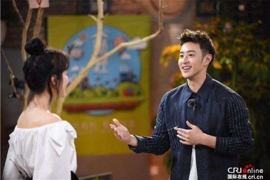 《我们相爱吧》潘玮柏吴昕初见 尬聊 吴昕坦言