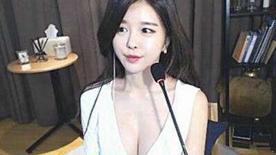 主播向王思聪讨薪 熊猫直播回应讨薪国民老公