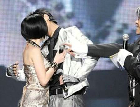 小S终于承认遭受家暴?小S老公家暴偷腥为何每