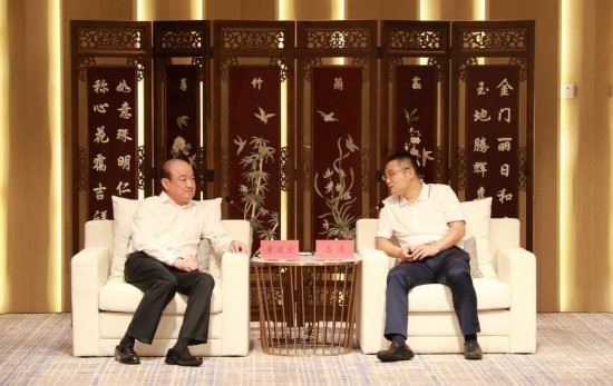 国购董事长_国岳集团董事长图片