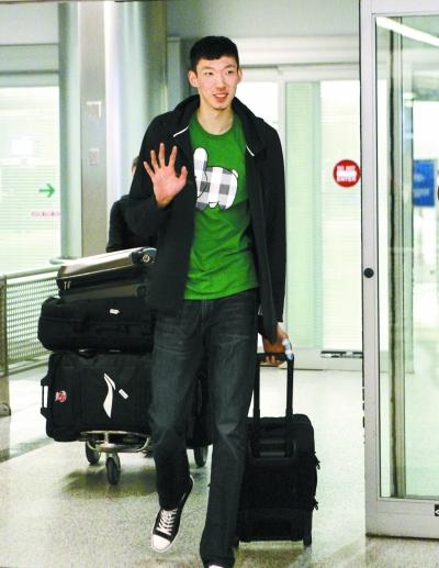 火箭签下周琦 具体合同还未公布