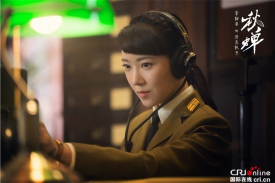 《秋蝉》任嘉伦西装诱惑 眼神深邃演绎熟男风