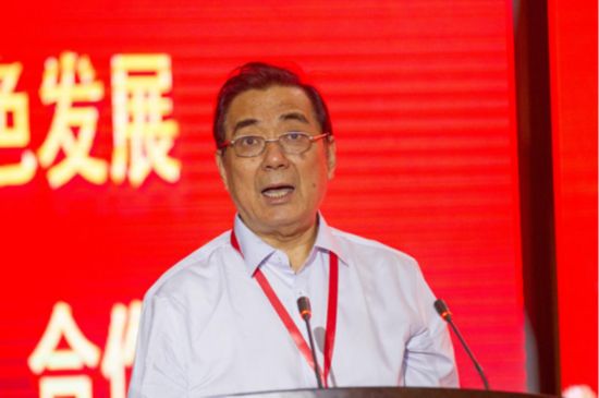 单县县委,县政府授予尚舜化工董事长徐承秋"单县经济发展终身成就奖"