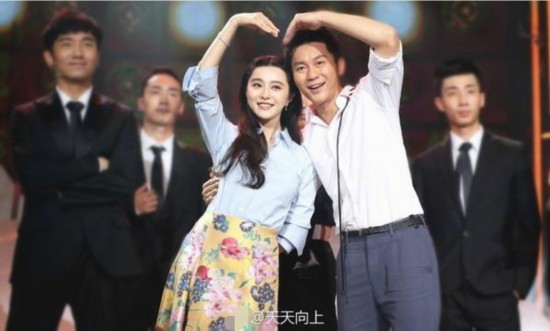 冰冰李晨比心 分享恋爱日常接受默契大考验甜