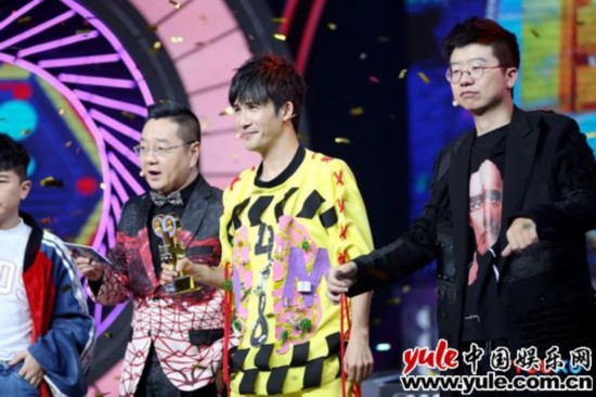 《脑大洞开》收视破两亿 大张伟回应染发风波