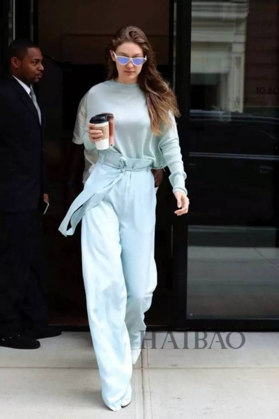 吉·哈迪德纽约街拍演绎Sally Lapointe 2018早