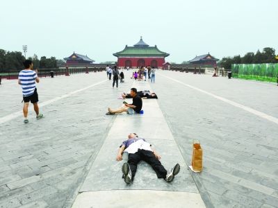 夏天躺“神床”易得阴暑证