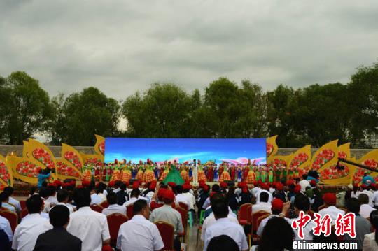 兰州百合旅游节启幕 高档次节会展百合之都魅
