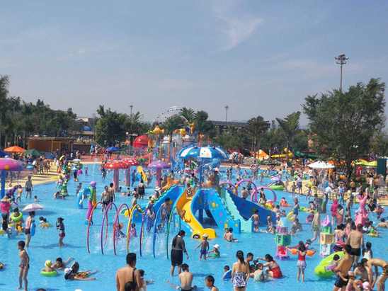 云南旅游新热点:弥勒湖泉温泉水世界