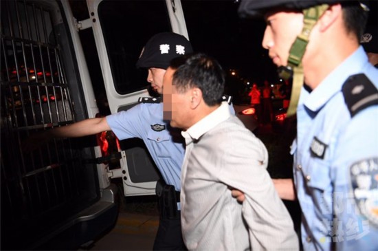 老赖开豪车住别墅玩捉迷藏 法院将其司法拘留