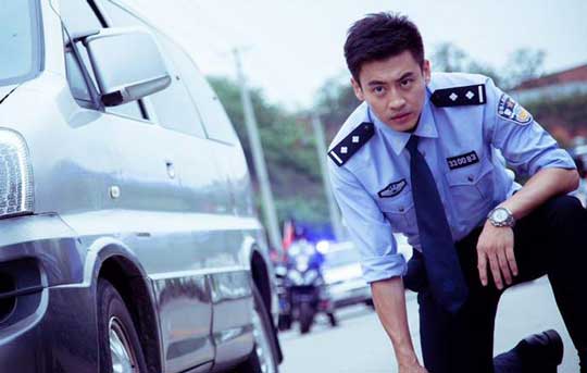 《警察锅哥》播放破亿 刘凯化身验钞手