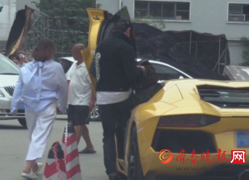 赵丽颖冯绍峰约会完整视频 动作默契似相恋甚