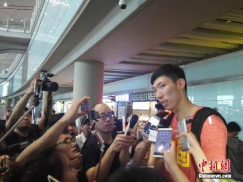 征战夏季联赛状态起伏 周琦想要立足NBA仍需