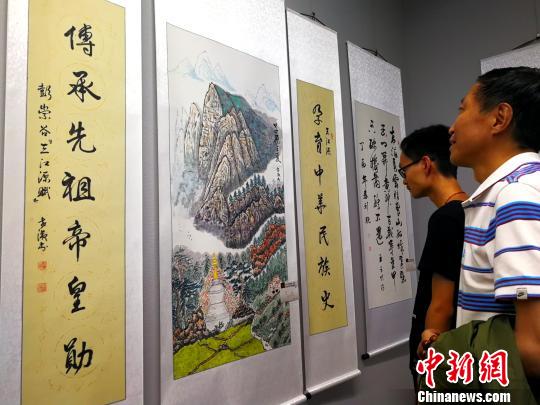 青海推“夏夜美术馆”：纳凉兼修心（组图）