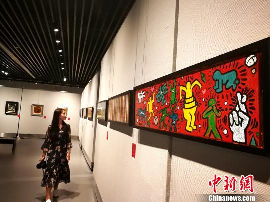 青海推“夏夜美术馆”：纳凉兼修心(组图)