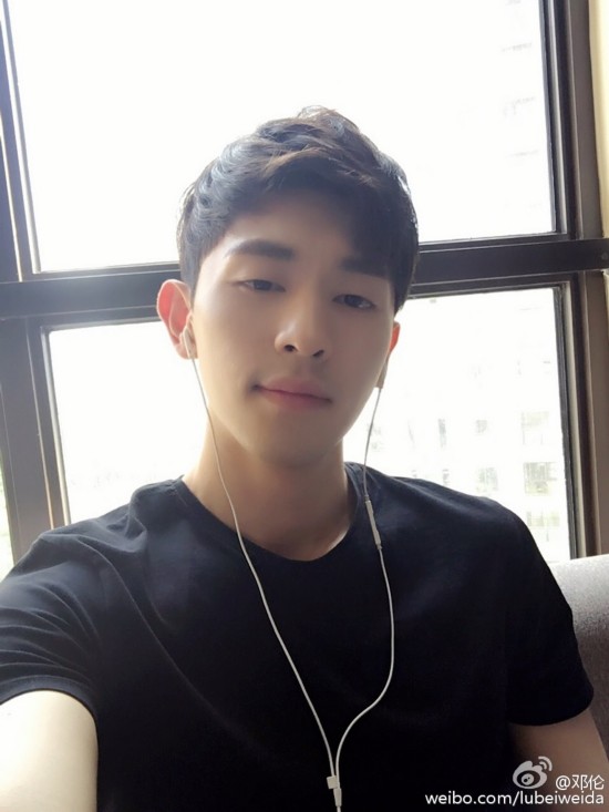 《楚乔传》男配自拍照:月七撞脸杨洋 赵西风真