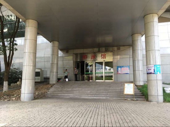 合肥奥体中心游泳馆闭门歇业 8岁女童溺水事件