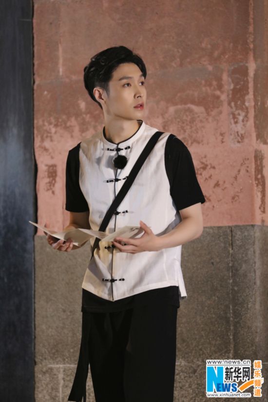 张艺兴《极限挑战》遭整蛊 床塌叫醒 笑果 足