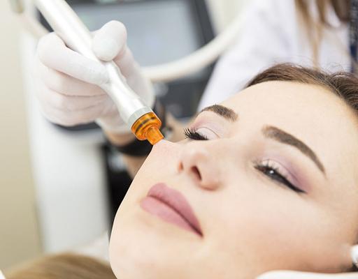 孙燕姿自拍不磨皮 脸长雀斑不担心?