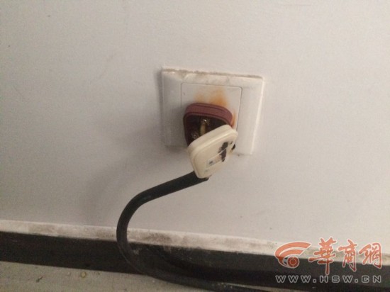 西安高温天市民开空调 插座突然烧坏吓得不轻