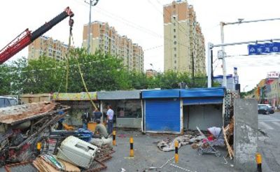乌鲁木齐市天山区：60间占道彩钢板房被拆除