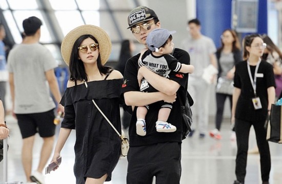 娱悦周刊:林肯公园主唱自杀 陈妍希陈晓抱儿子