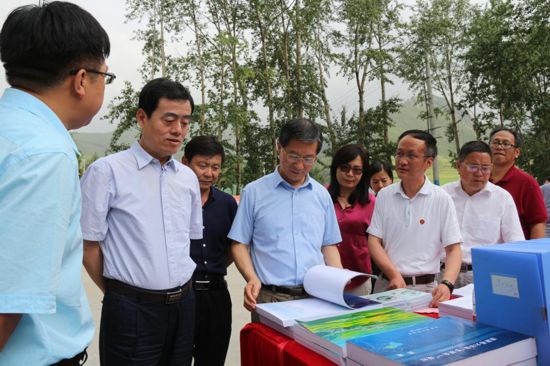 听取了县委书记马建立,县长史超对改革试点进展情况的介绍,观看了湟源