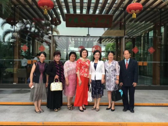 青年画家庄雪阳随市侨联代表团出访东南亚三国