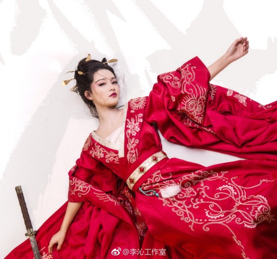 《楚乔传》黑化的元淳公主妖艳美 李沁红衣明媚动人(组图)
