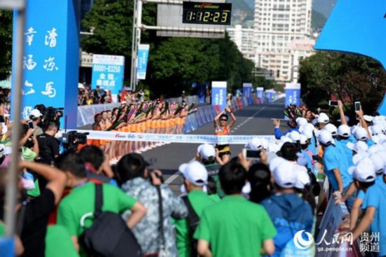壹年壹度的夏季日国际马弹奏松赛。(黄庆松 摄)