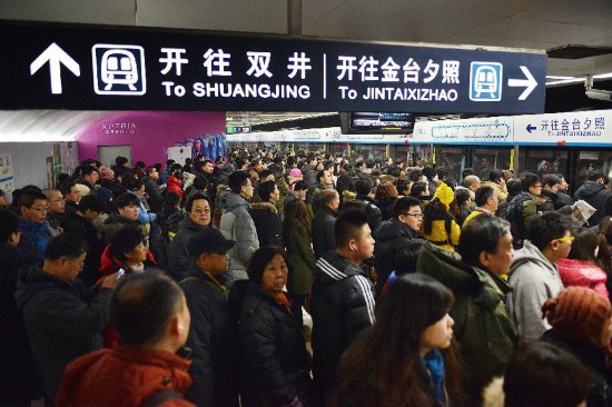北京地铁运营公司认为,设置"女性车厢"无法从根本上缓解乘车拥挤,而且