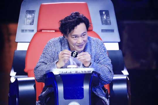 《中国新歌声》那英陈奕迅互撕冠军大旗 汪晨