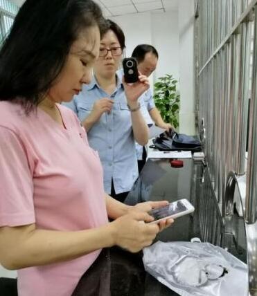 老赖整容成少女 法院拿到近六旬大妈照片后都