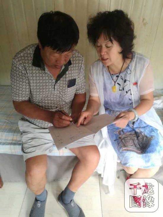 北京太子峪村党员入户为群众办实事