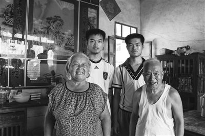 双胞胎兄弟父母离世 今年同时考入徐州医科大学