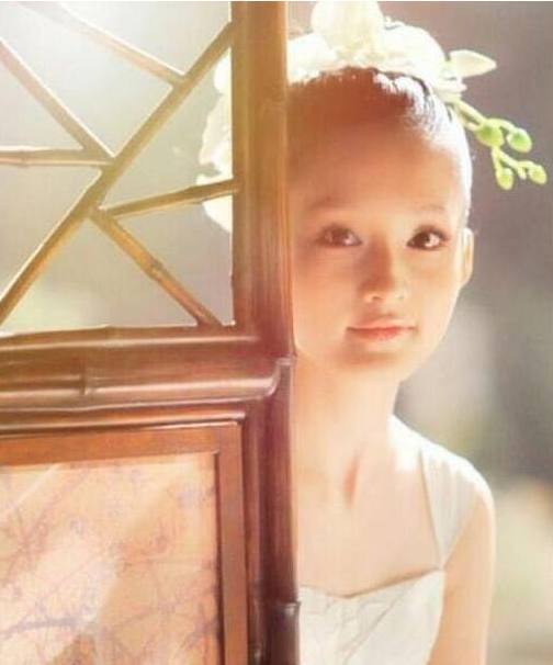 《楚乔传》李沁演技获好评 黑化后红衣妖艳 李沁童年照曝光从小就是