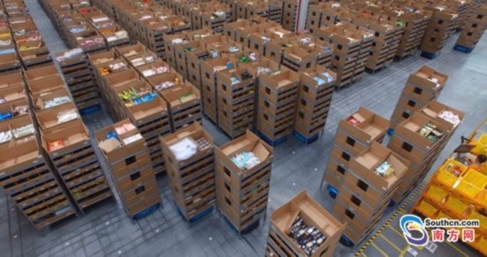 中国最大智能机器人仓库在广东启用