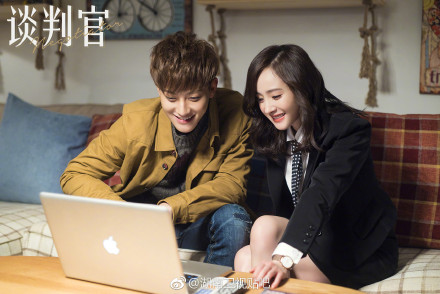 《谈判官》曝剧照杨幂黄子韬高甜虐狗 黄子韬