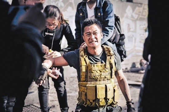 《战狼2》爆红吴京成励志哥 爱妻谢楠全力支持