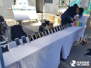 十萬網友兩所高校 合力投出2017最美手機 