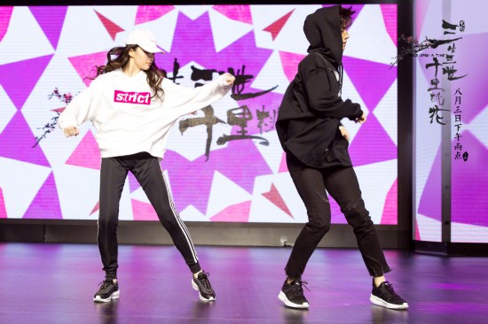 神仙跳舞太好看!刘亦菲杨洋尬舞 酷帅动感十足