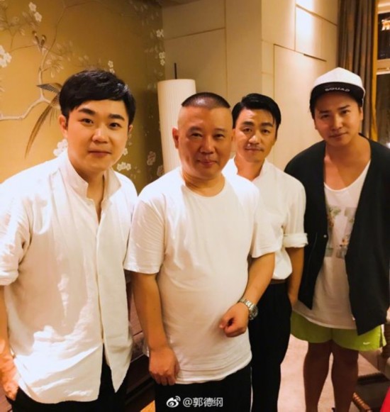 郭德纲王宝强大鹏欧弟同框 说相声还是拍喜剧